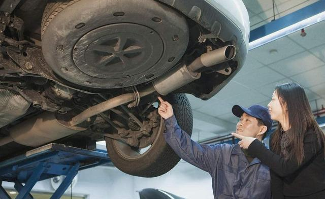 修车老师傅告诉你，修车后这些汽车零件，记得要带走，值不少钱