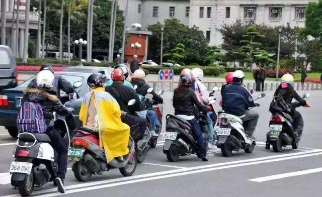 被禁摩令毁掉的国产车企，转型失败，如今库存成山