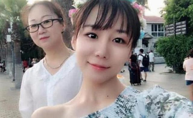 体操冠军邓琳琳现状：身高仅1米37，退役后二次“发育”成女神