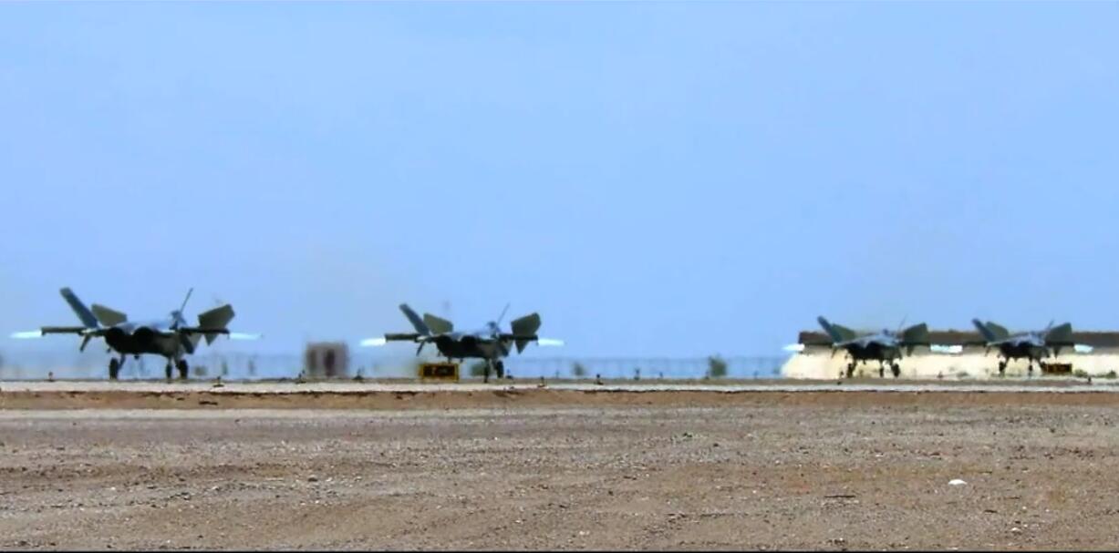 歼20新照又引爆关注,以这样少见的姿态展现,意