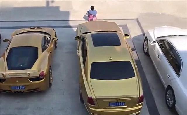 广东一土豪炫富!晒4辆豪车,2辆贴"土豪金",还挂五连号