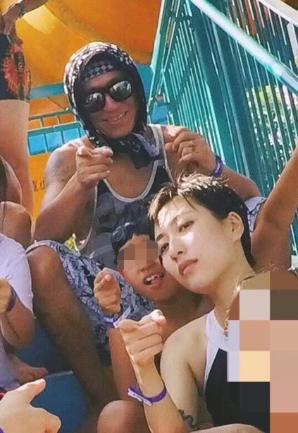 陈羽凡深夜带儿子元宝现身公寓门外 风波后父子俩首同框场面温馨
