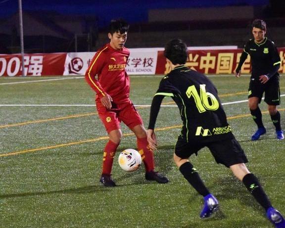 恒大足球小将闪耀马德里足球冠军赛 开局保持