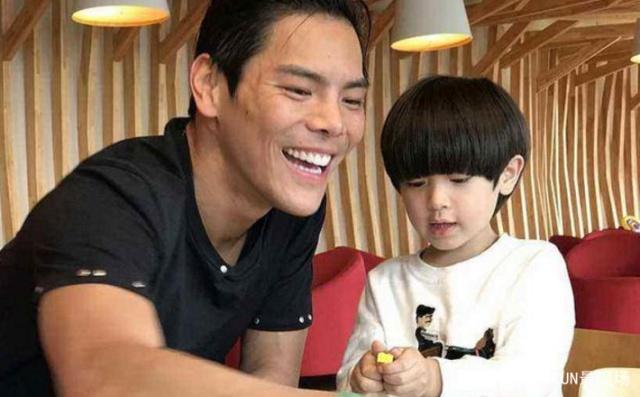 向佐成功求婚郭碧婷,向太75克拉钻石会送给儿