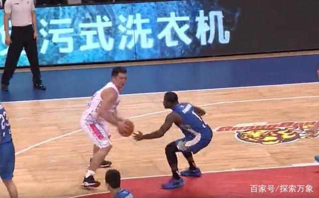 10分3篮板！易立接班人成本土得分最高 江苏队连遮羞布都丢了！