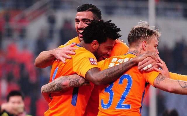 鲁能教练组迎来新面孔,两名国内球员广州试训