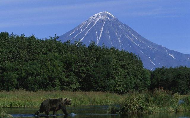 堪察加半岛火山群世界上火山最集中的地方火山总数超过300座