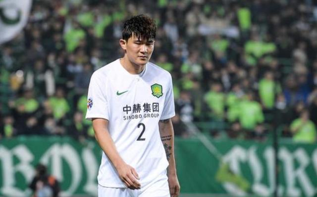 国安亚冠成车祸现场，施密特不了解东亚文化，误信金玟哉