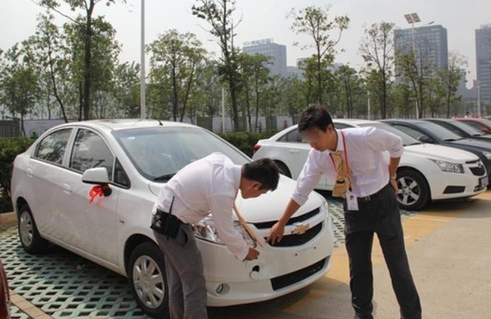 “三者险”应买50万还是100万？定损员说出差距：别浪费钱了