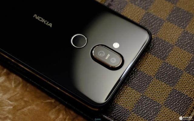 诺基亚X7 VS 魅族X8,旗鼓相当的两款千元机你