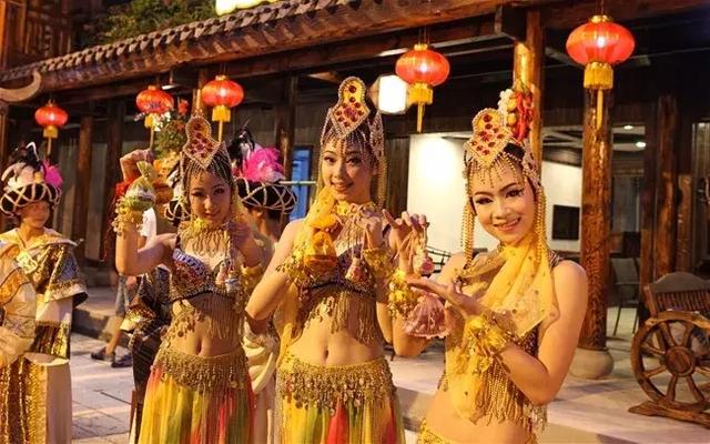 三亚，北纬18℃的蔚蓝，总能将冬天过成夏天！