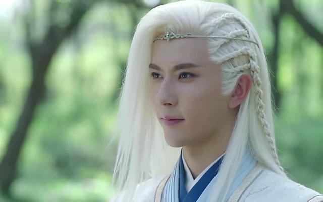 杨洋当初没和关晓彤拍戏,被判违约,被法院列入