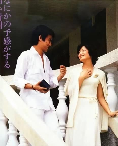 山口百惠的最后一场“告别演唱会”，国民歌手穿着鲜艳，全场爆满