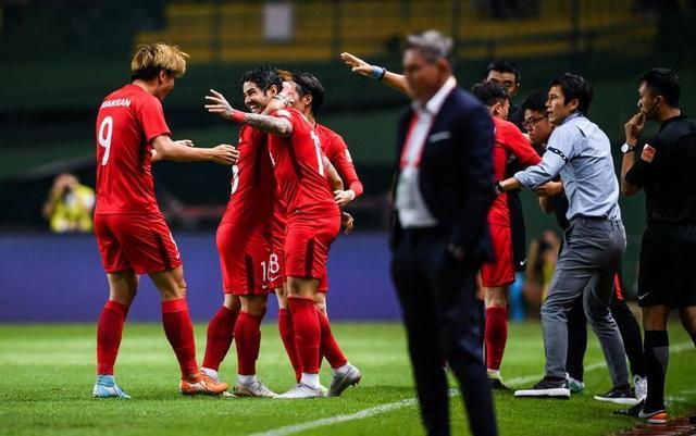 中超再现争议判罚?主裁挑战点球规则被球迷痛