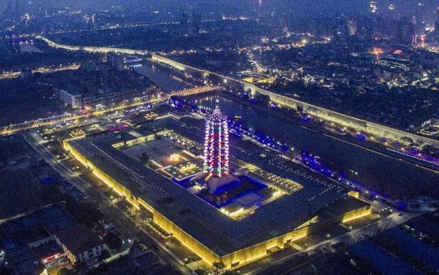 王健林捐10亿重建南京琉璃塔,结果成了玻璃塔,一字之差天壤之别