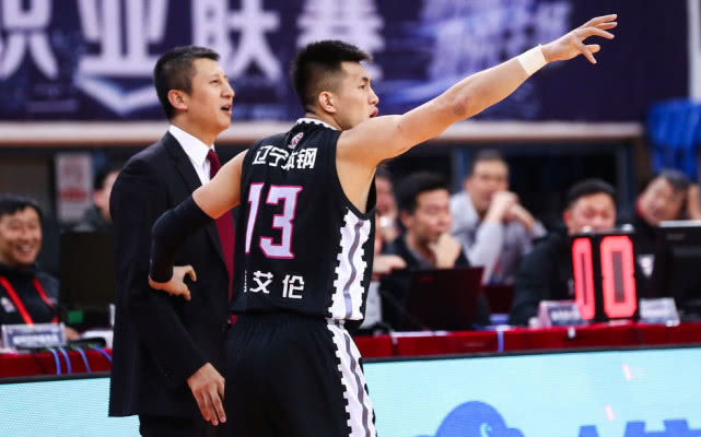 郭艾伦撒娇并非是网红的体质 在球场上他可不