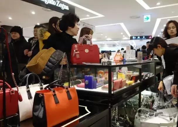国外有钱人为什么也会购买仿制奢侈品,值得每一个中国人反思