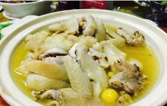 "隔水蒸鸡"的正确做法,做好关键的1步,鸡肉鲜美汤汁浓
