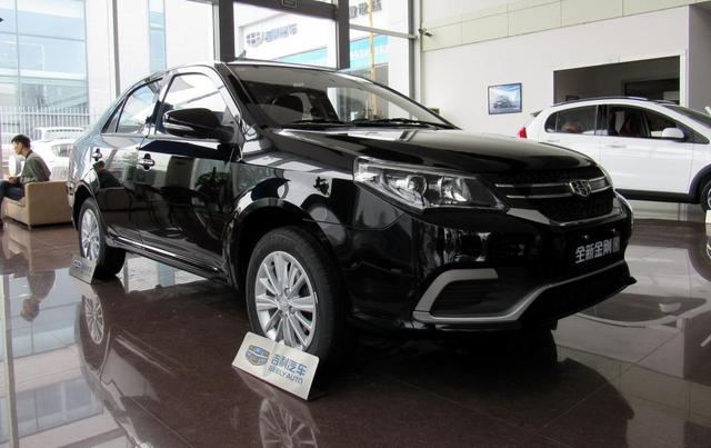 国产车入门级三厢车,售价3.79万元起,还标配真皮座椅和中控屏