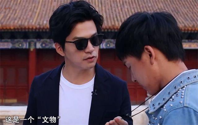 李健送旦增尼玛的项链到底值多少钱?网友:可能