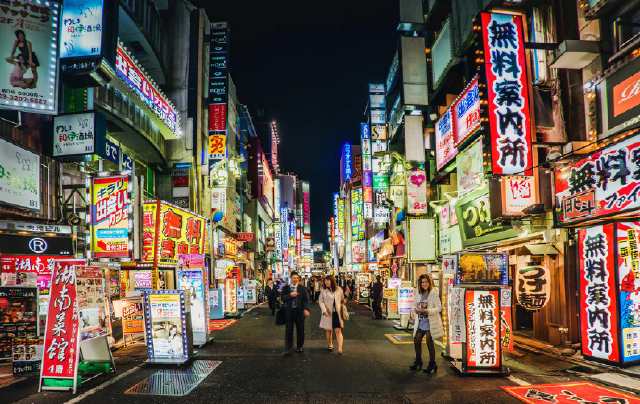 日本风俗店火爆后,中国游客兴致勃勃前往,为