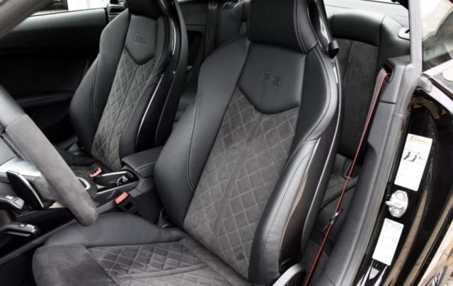 奥迪TTRS:这辆车造型新颖,很适合年轻人驾驶