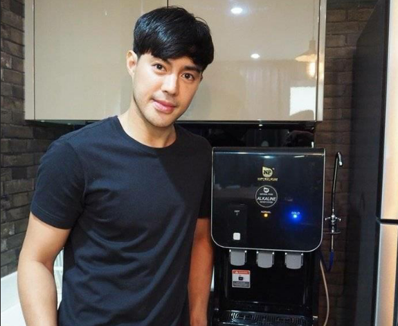 泰星Baifern带家人游欧洲,网友夸赞一家子都是高颜值!