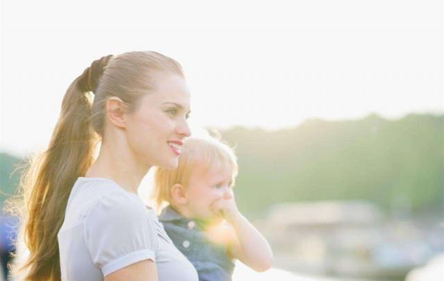 新妈妈第一课: 母乳喂养的宝宝需要喂水吗?