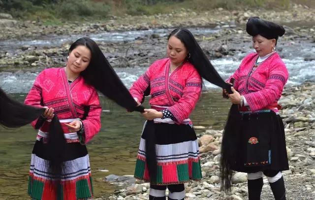 天下第一长发村,这里的女人头发最长达1.9米!且80岁之前不白头