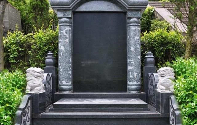 农村墓碑上雕刻的“先妣、先考”和“显妣、显考”是什么意思？