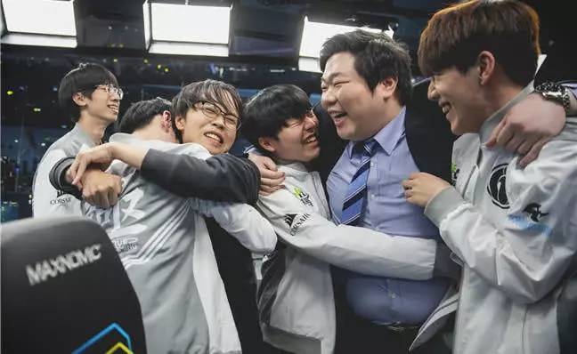 IG的冠军皮肤签名咋整啊? Jackeylove求助网