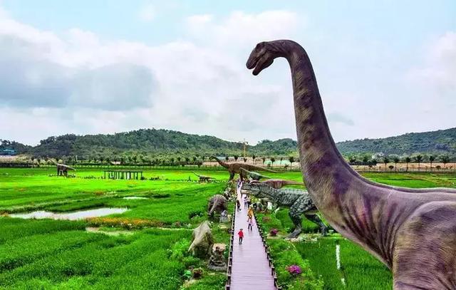 共有10家单位，荣获三亚第一批全域旅游，研学旅行实践教育基地