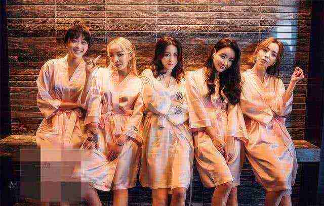 凭借《中国好声音》出道，如今与爱奇艺老总结婚，她才是人生赢家