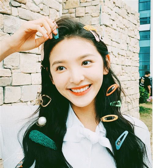 顾森湘章若楠晒照,头戴十二个发卡,网友却提
