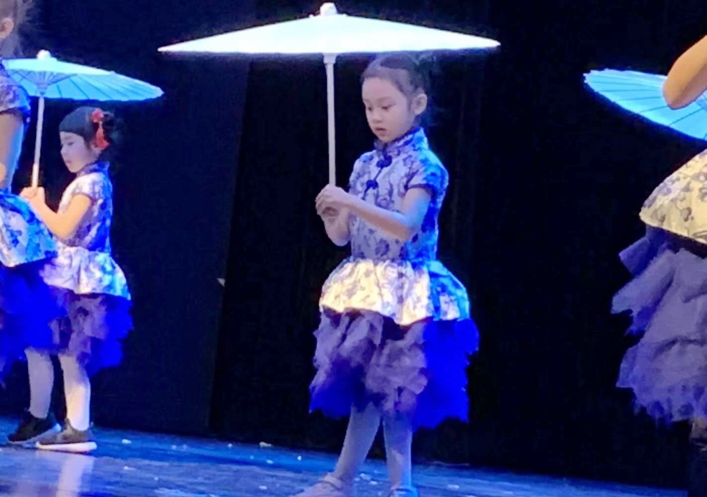 网友偶遇贾乃亮,他上午与李小璐甜馨短暂同框