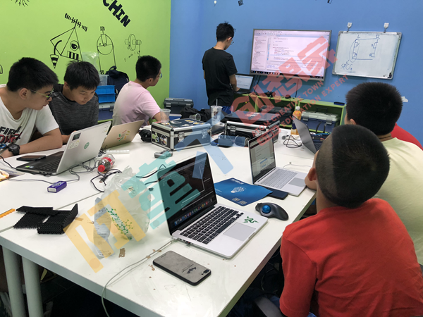 不同年龄段的孩子,该如何学习机器人?