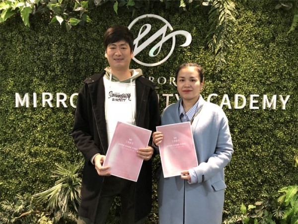 夫妻没经验开什么店好，开美容院加盟店准没错