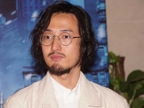 王传君章宇被拍到当街亲吻,经纪人回应钢铁直男的友谊 王传君章宇被拍到当街亲吻,经纪人回应钢铁直男的友谊