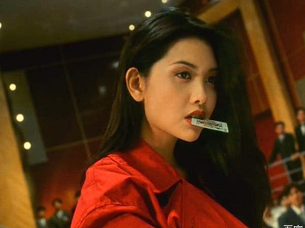 4大美女无法超越瞬间:朱茵眨眼,邱淑贞咬牌,都不及她的回眸