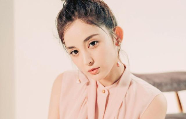 古力娜扎遇上迪丽热巴,明明同是27岁,她却赢了