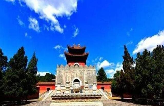 古时候皇帝陵墓的宏大墓门反锁后,里面的工匠