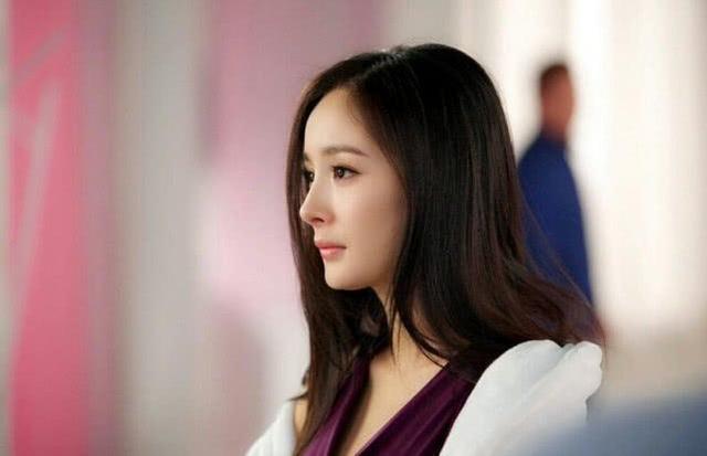 杨幂离婚后罕见晒健身照秀马甲线,不受负面影响已开启全新生活