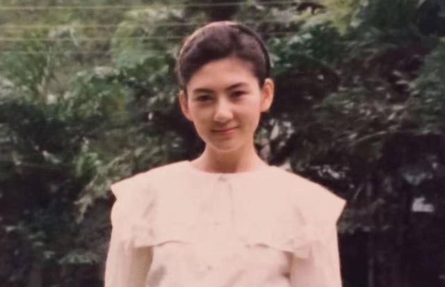 郑恺出席程晓玥母亲葬礼，程妈妈年轻时是一位惊艳了时光的美人