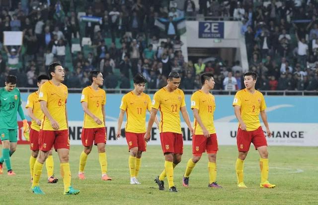 为什么没有中国的足球运动员很少在国外踢球,