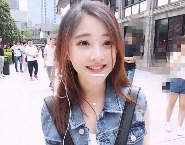 冯提莫直播掏耳朵,却连连发出娇喘,宅男定住