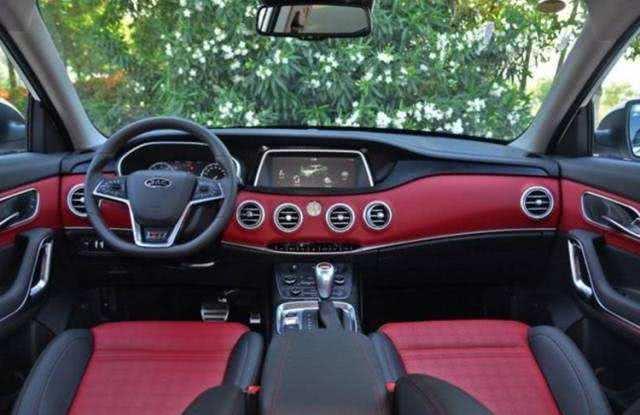 车长近4米8的紧凑型SUV,顶配13万多,配置丰富,奔驰内饰