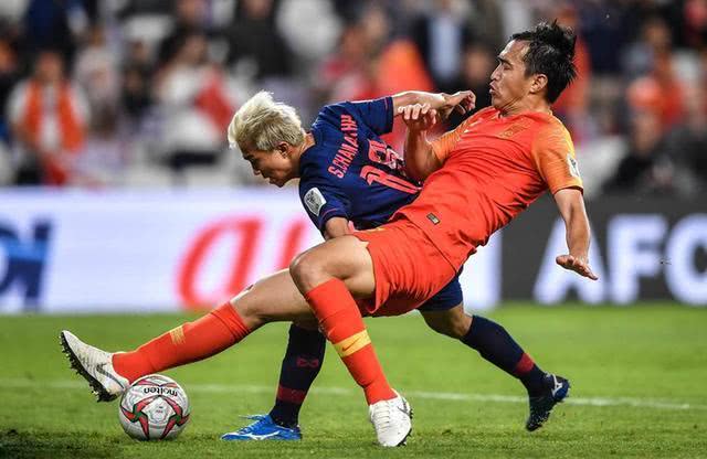 伟大的中国足球中后卫冯潇霆,和巅峰时期的李