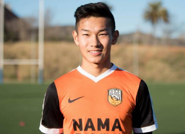 中国足球掀起留洋热潮!两大新星登陆西班牙 武