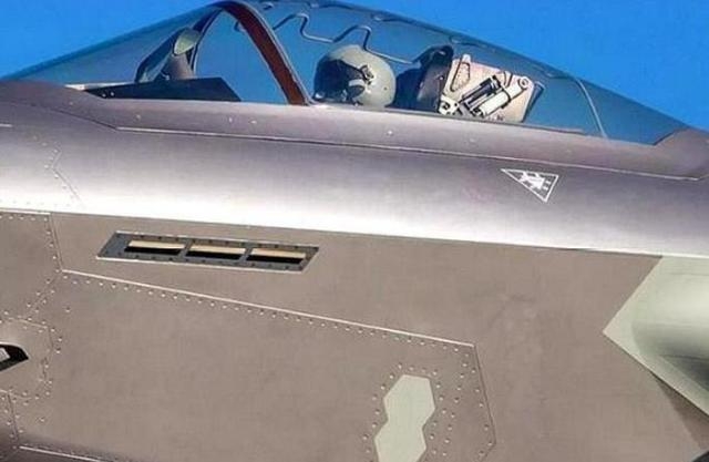 歼20亮相珠海,满身铆钉引吐槽!真相曝光,F-22不淡定了