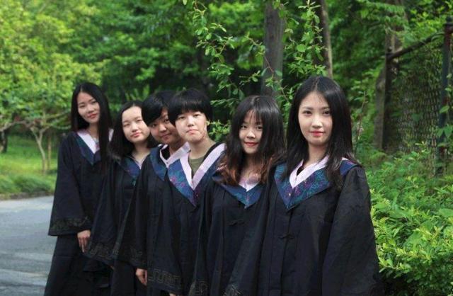 本科学历在小学教书,工资比专科的教师多吗?很